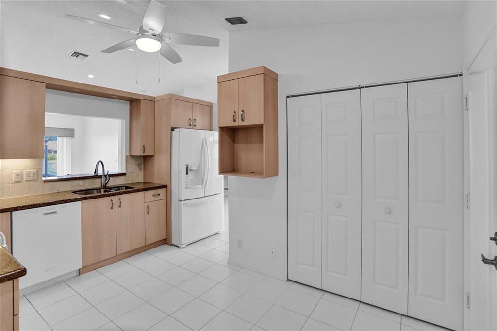 Floral Lakes - Residential