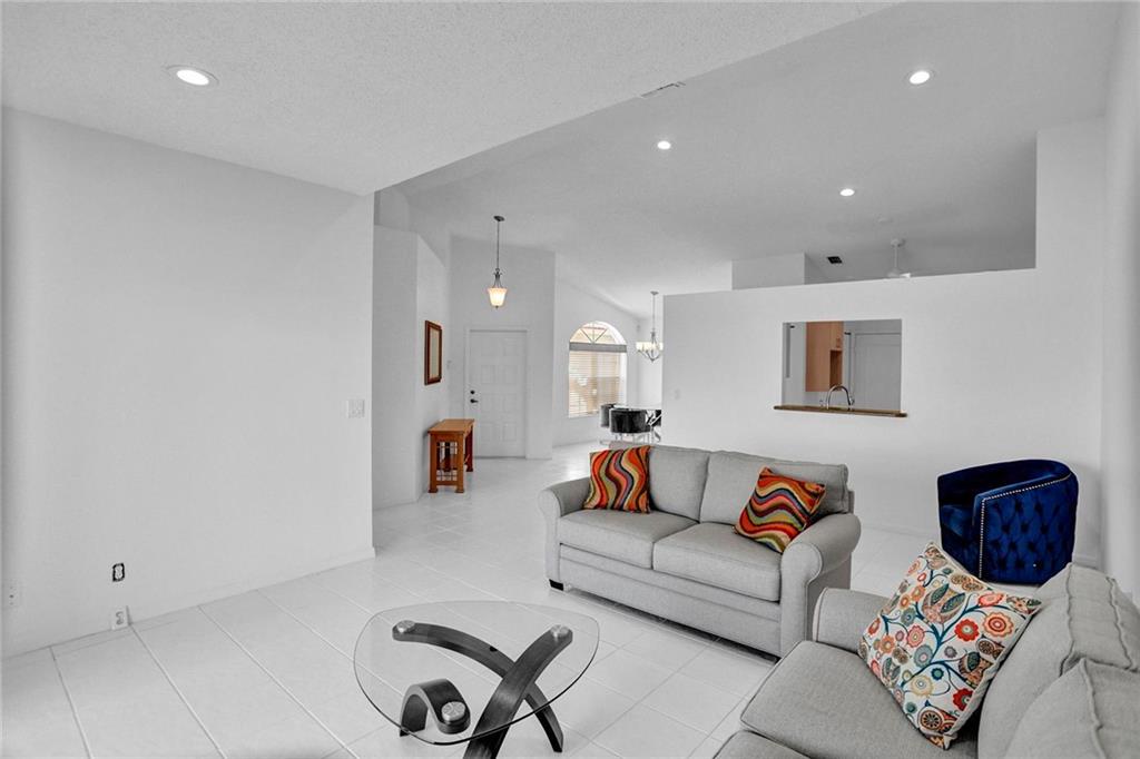 Floral Lakes - Residential