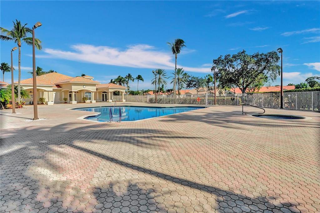 Floral Lakes - Residential