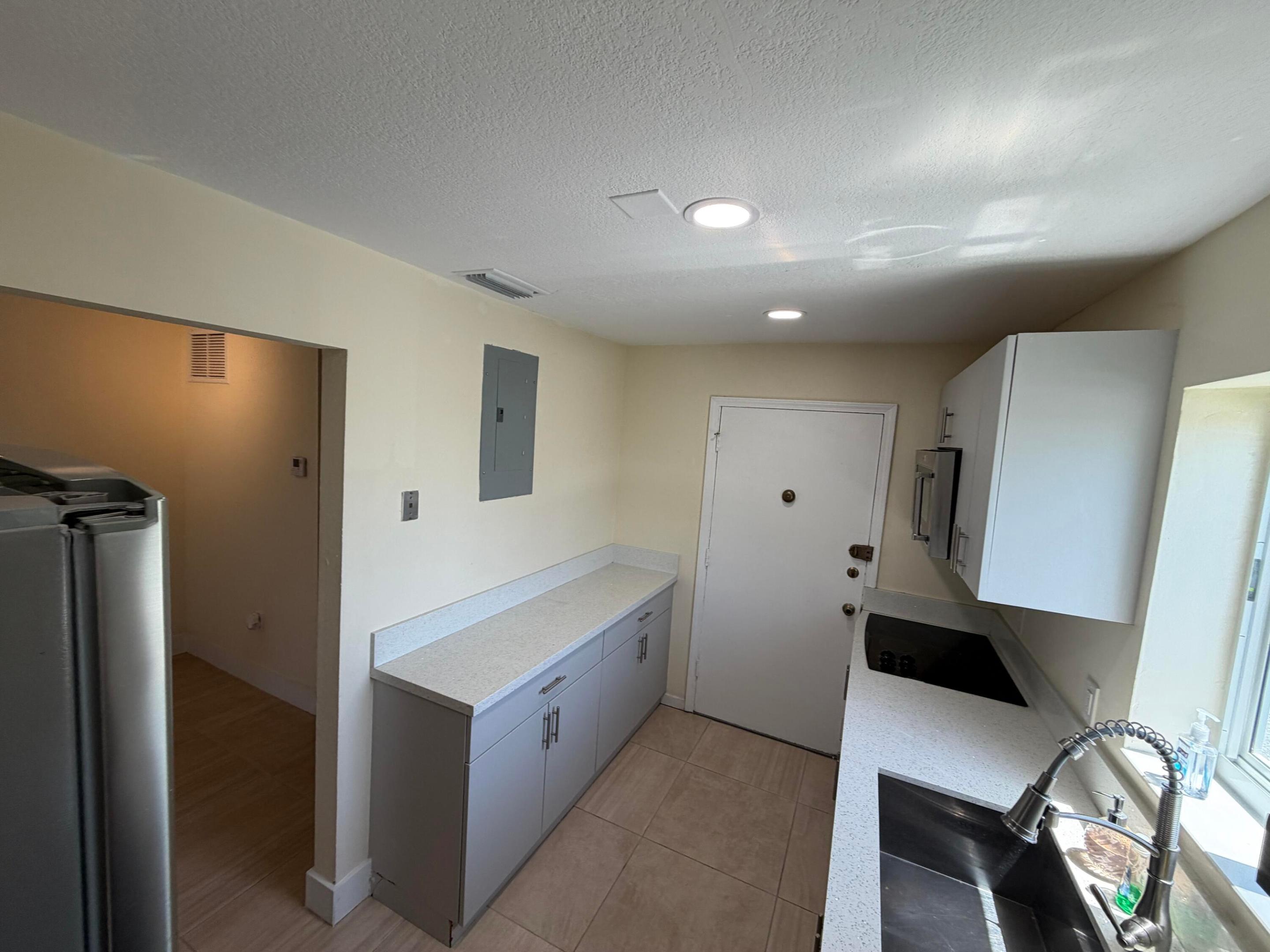 CHATILLON HALL CONDOMINIUM - Residential Lease