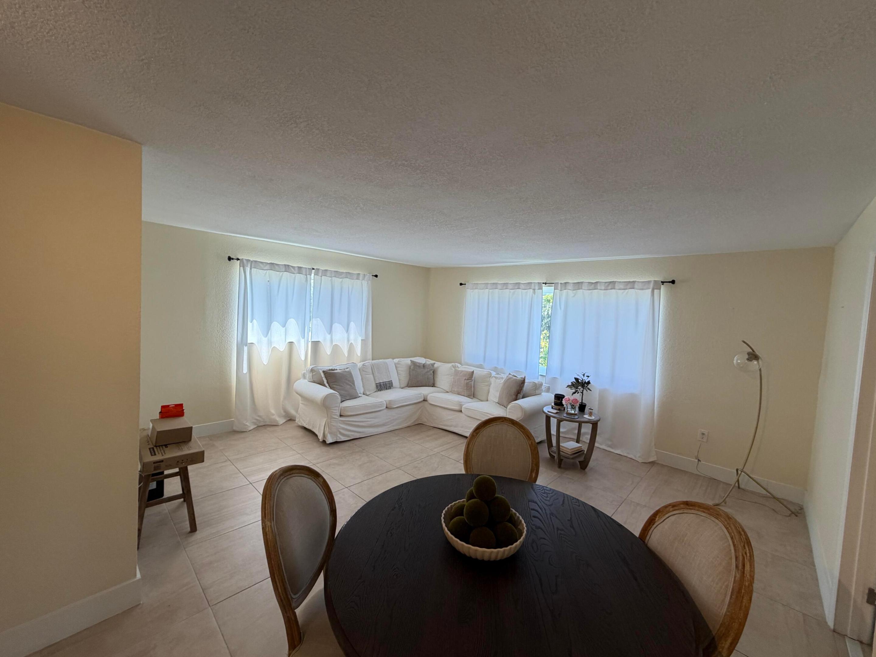 CHATILLON HALL CONDOMINIUM - Residential Lease