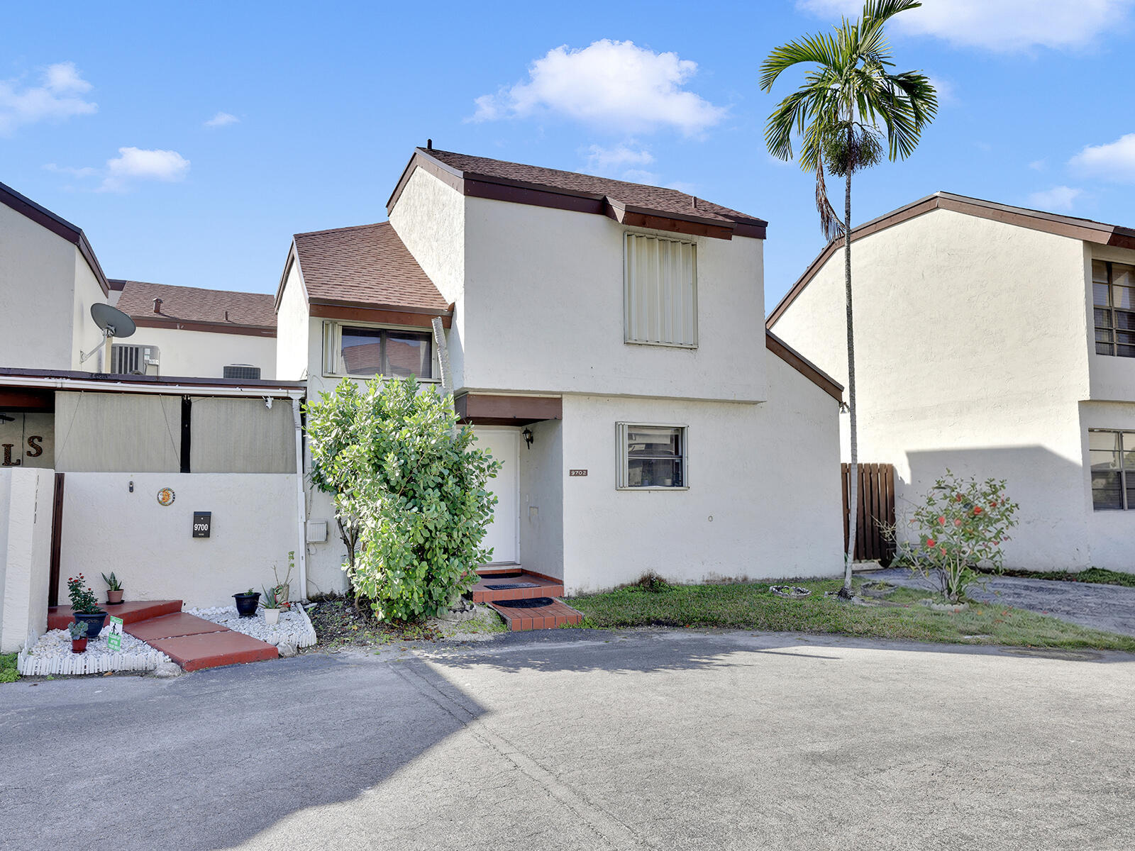 EAST WIND LAKE VILLAGE - Residential Lease