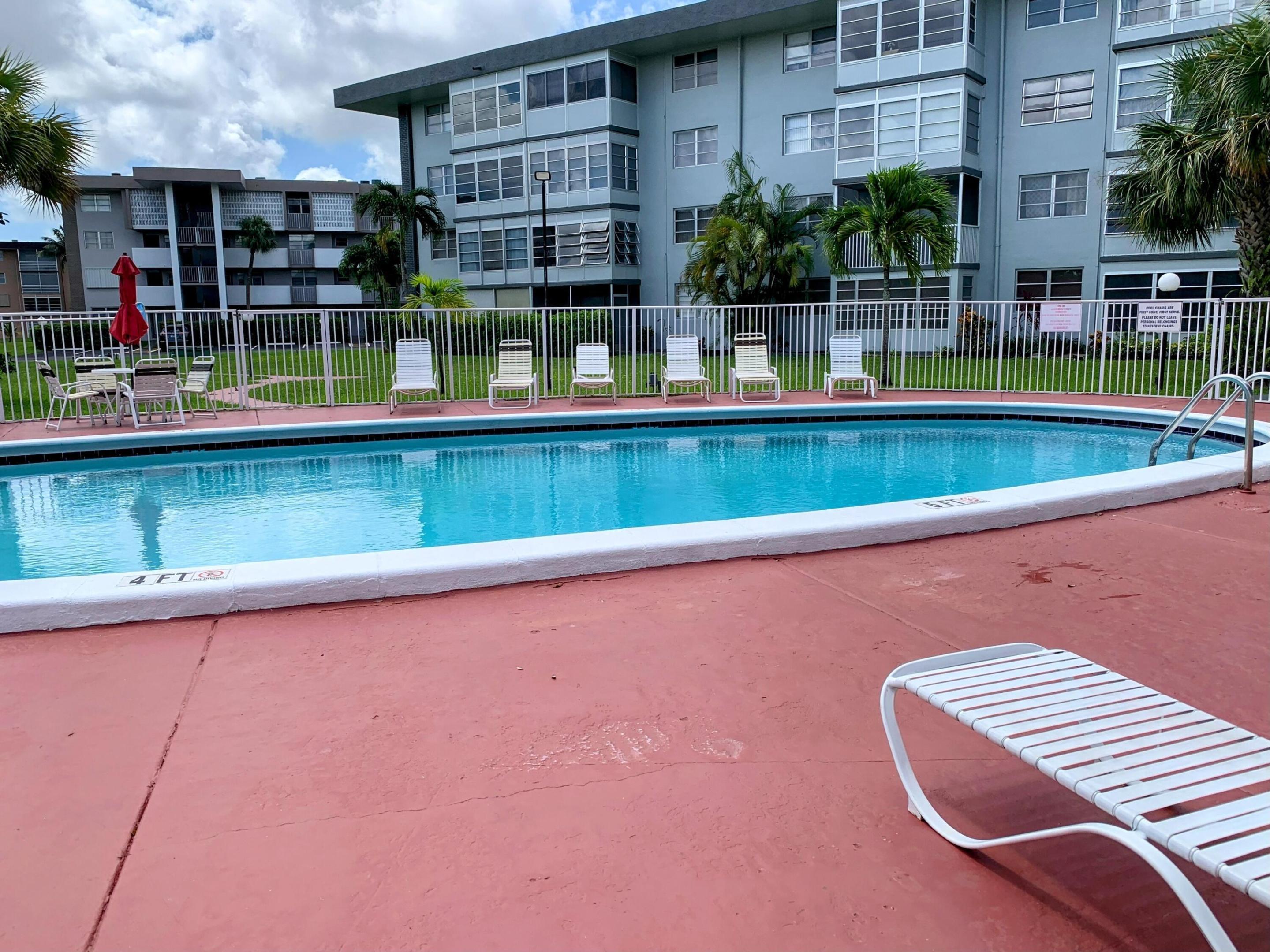 LAUDERDALE OAKS CONDO 4 - Residential