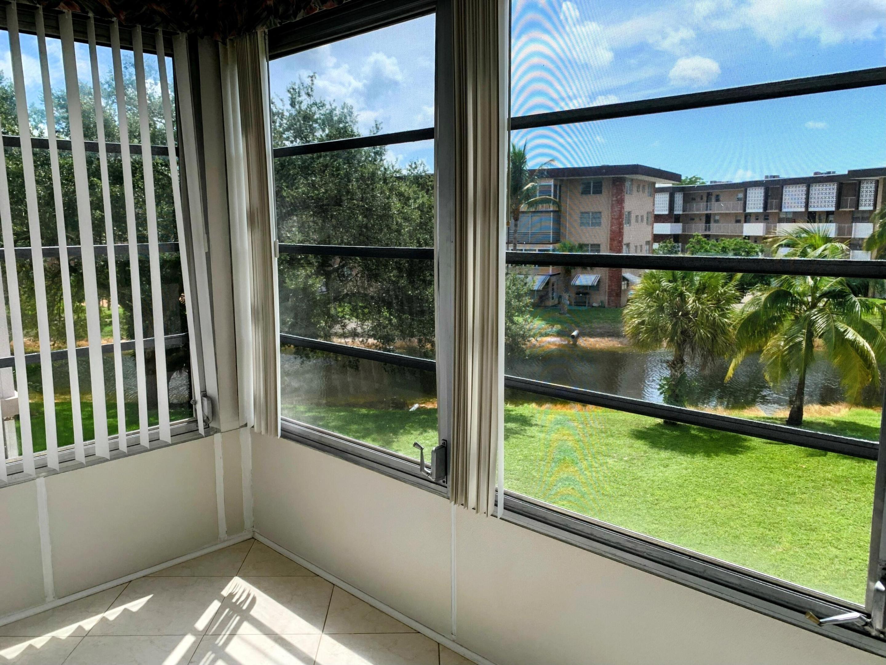 LAUDERDALE OAKS CONDO 4 - Residential