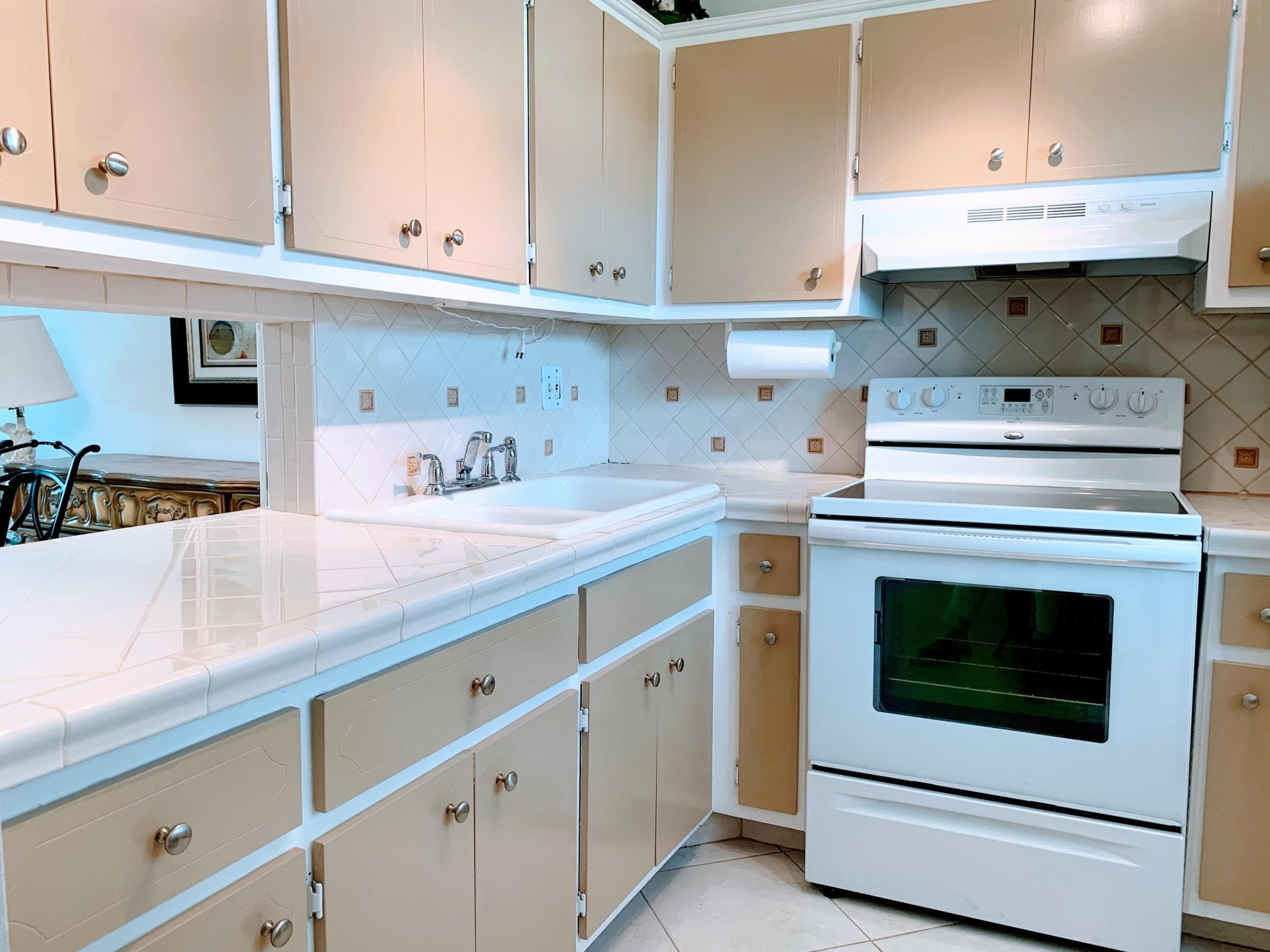 LAUDERDALE OAKS CONDO 4 - Residential