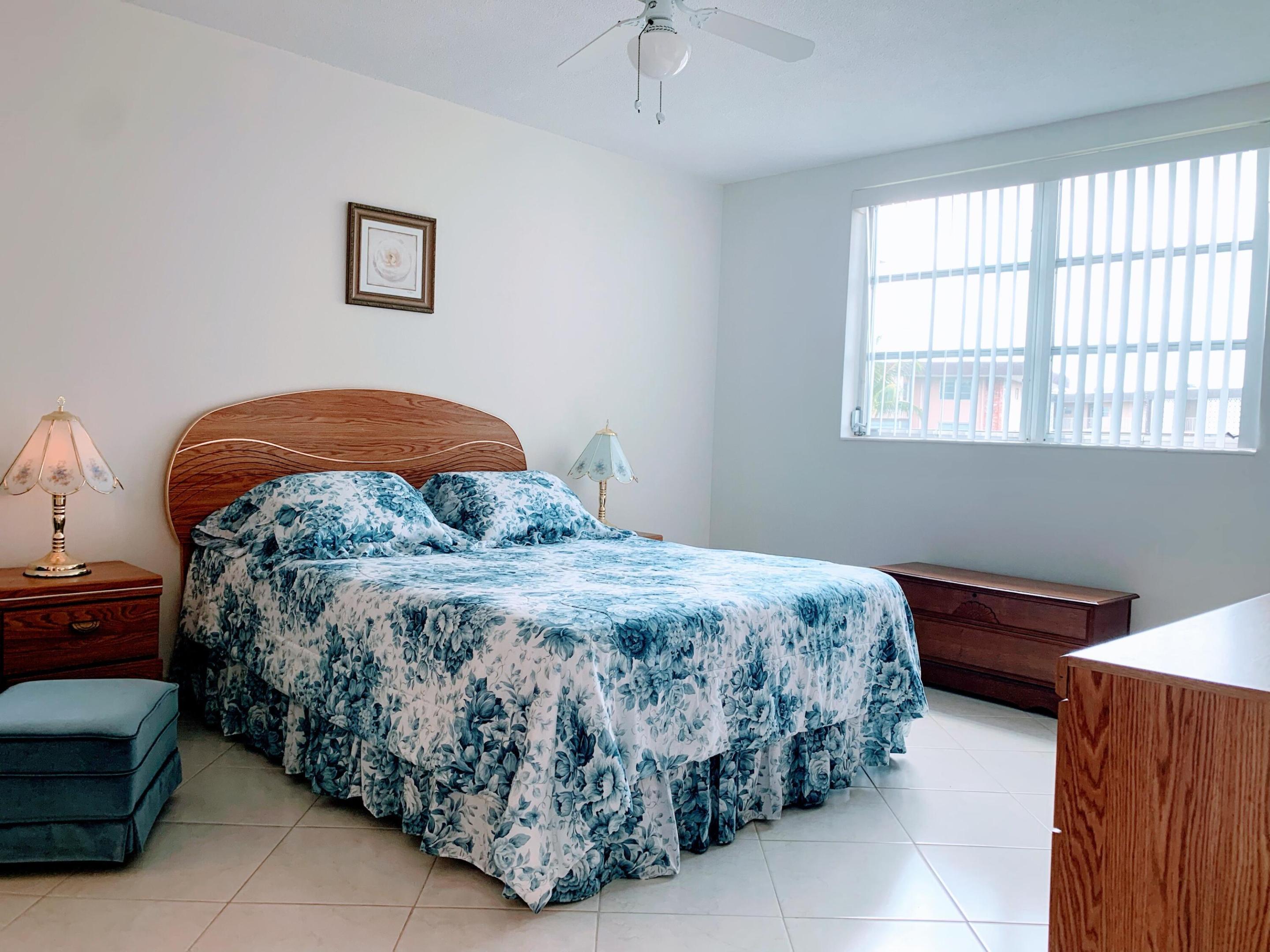LAUDERDALE OAKS CONDO 4 - Residential