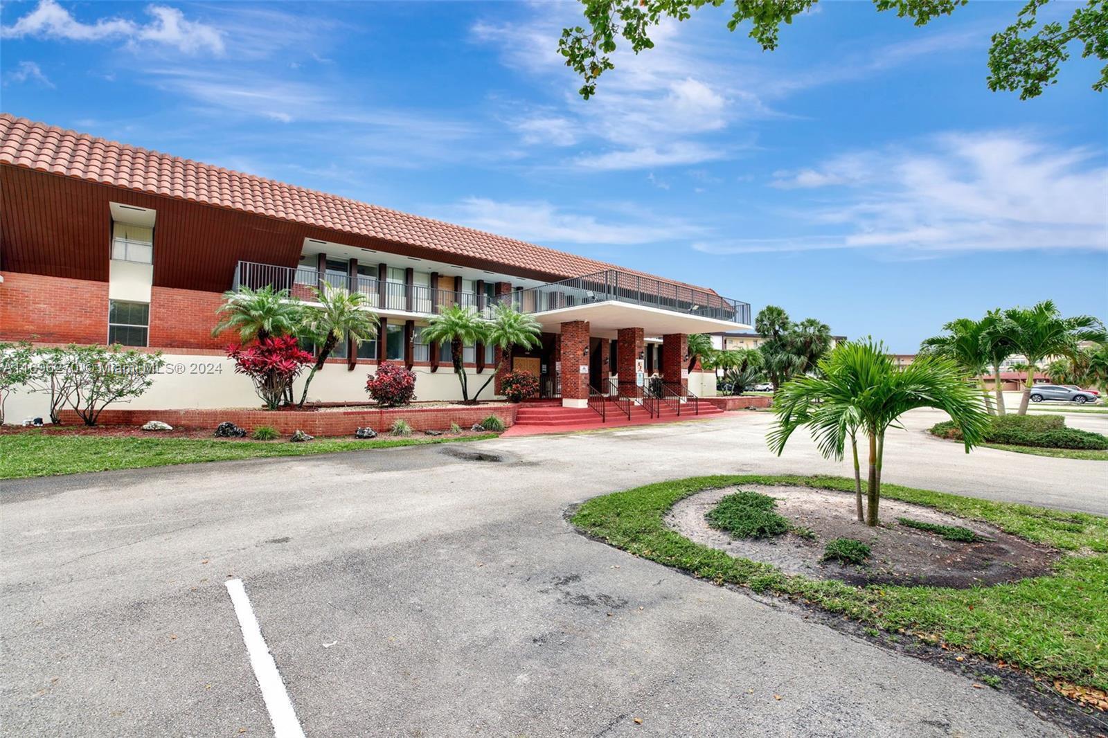 LAUDERDALE OAKS CONDO 4 - Residential