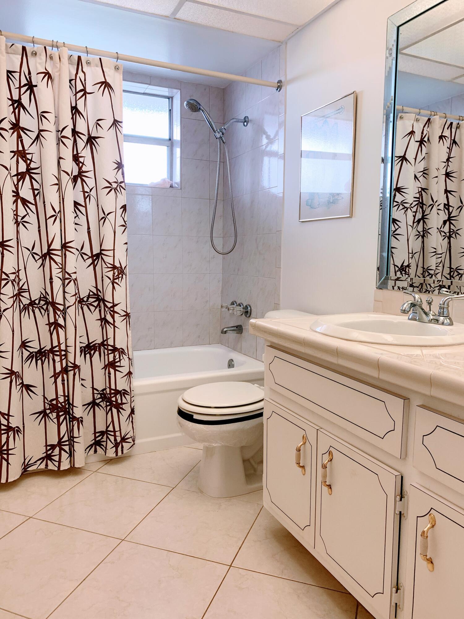 LAUDERDALE OAKS CONDO 4 - Residential