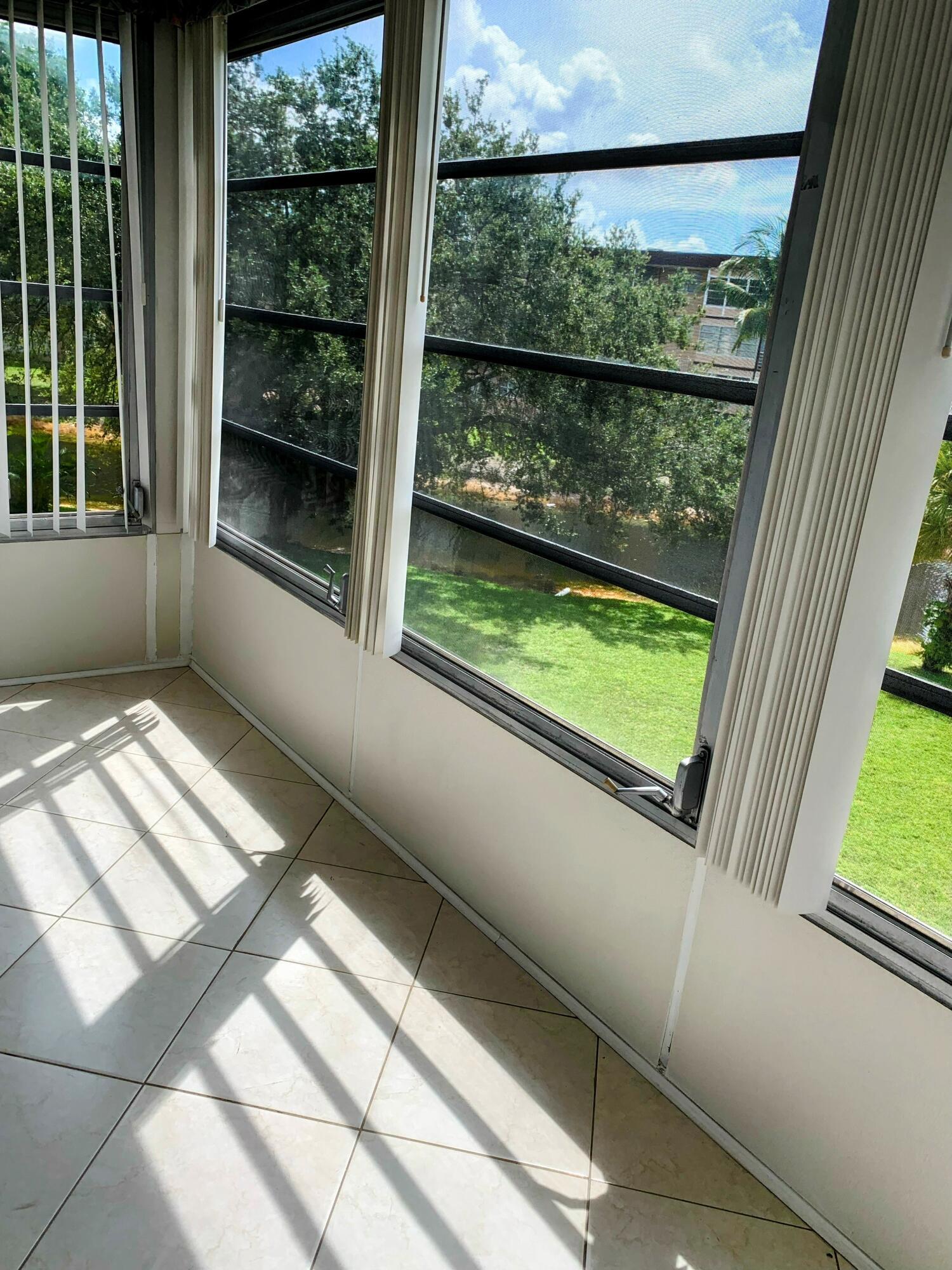 LAUDERDALE OAKS CONDO 4 - Residential