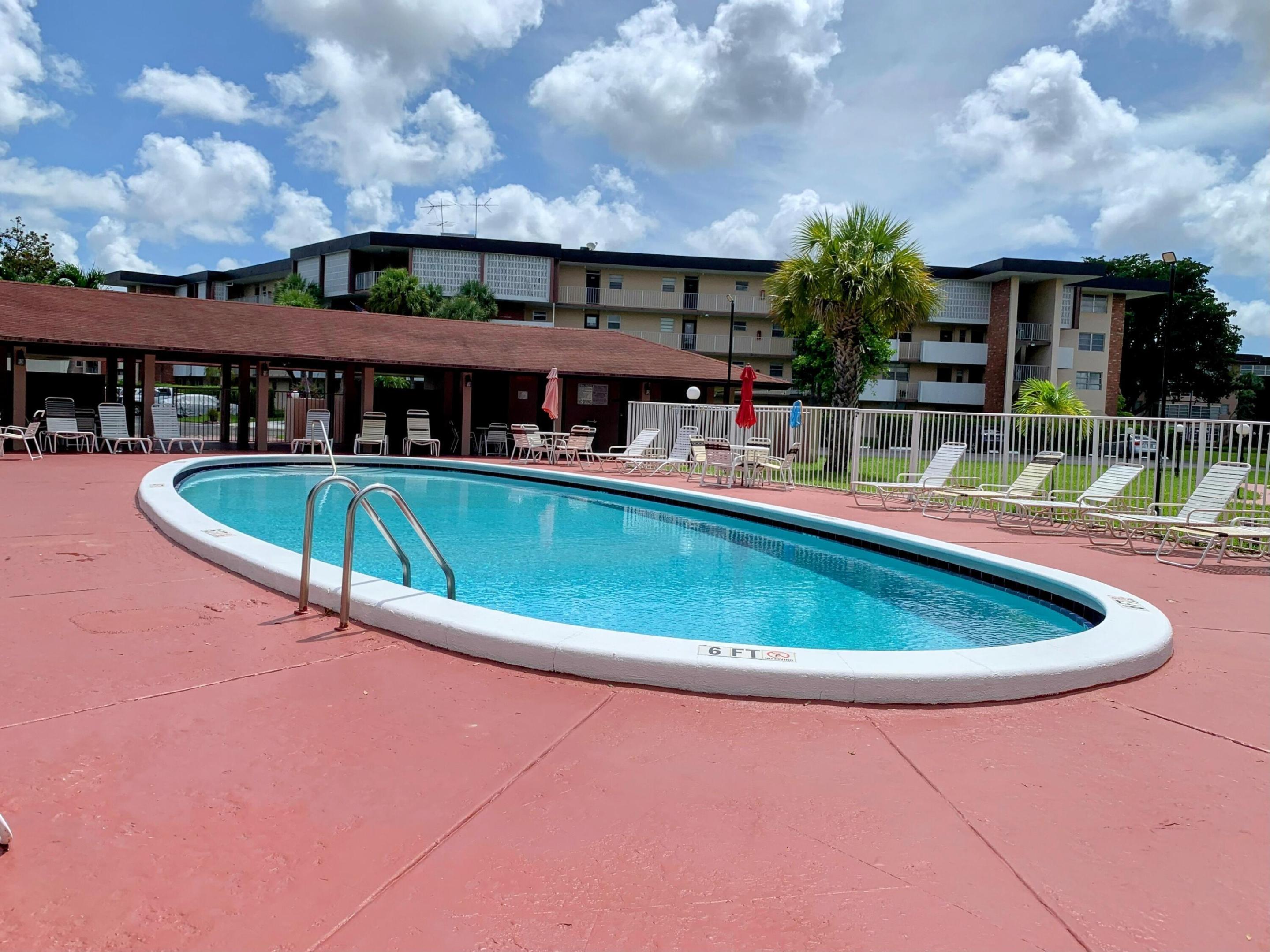 LAUDERDALE OAKS CONDO 4 - Residential