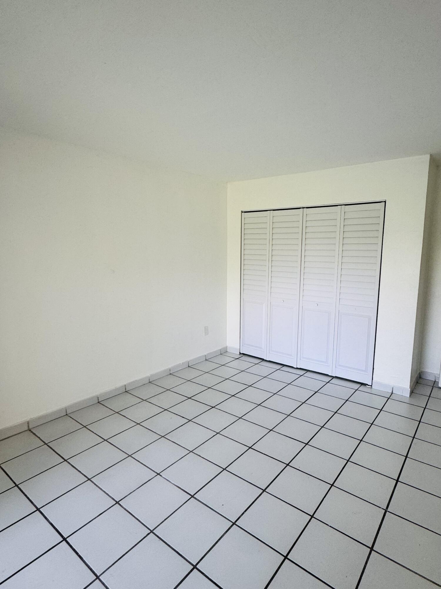LAKESHORE CONDO #2 - Residential