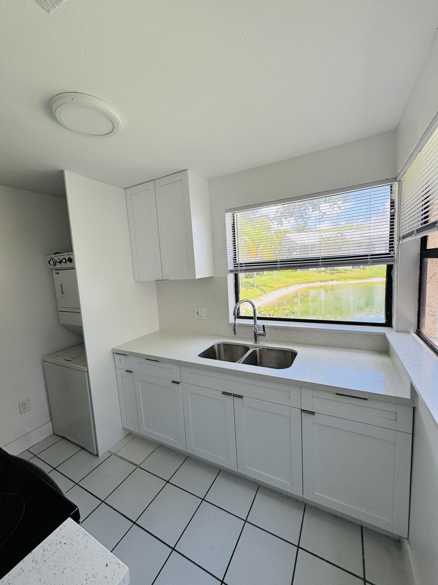 LAKESHORE CONDO #2 - Residential