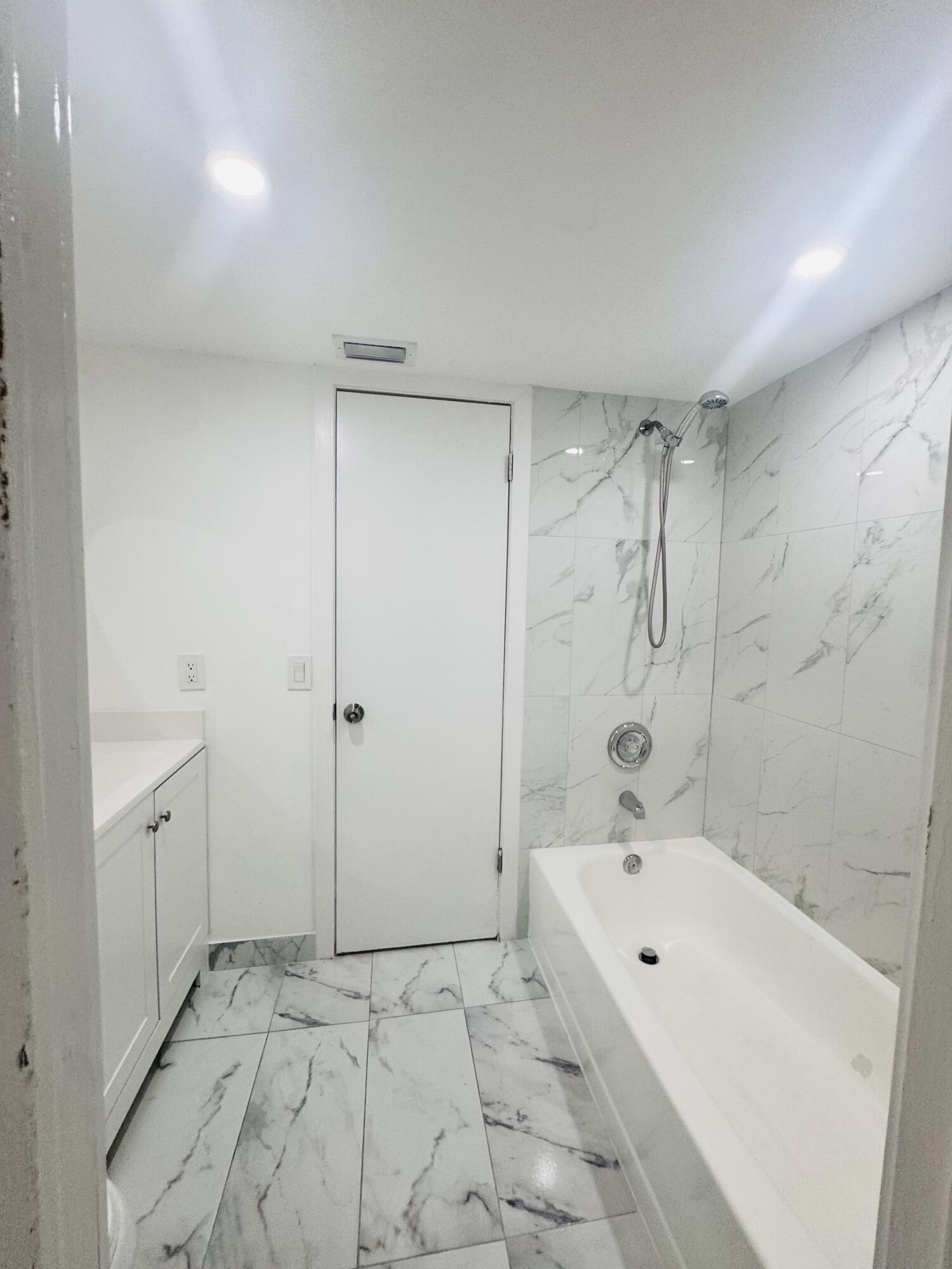 LAKESHORE CONDO #2 - Residential