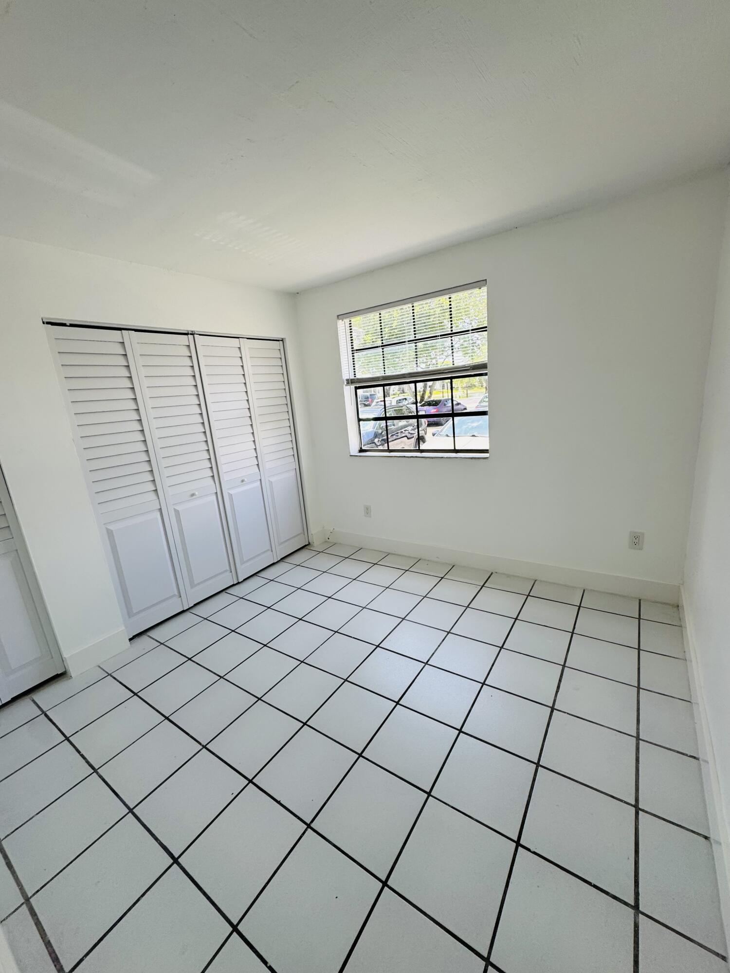 LAKESHORE CONDO #2 - Residential