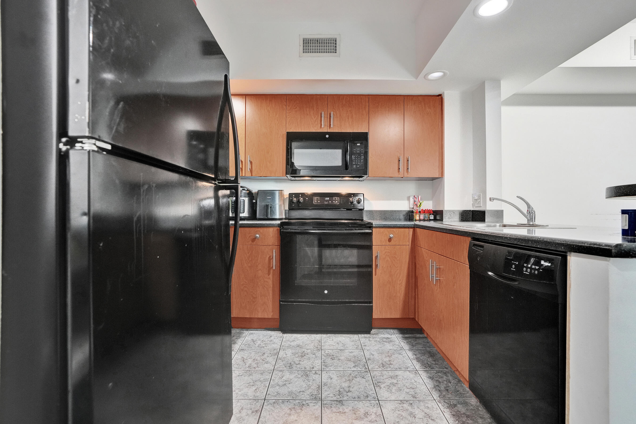 WAVERLY AT LAS OLAS CONDO - Residential Lease