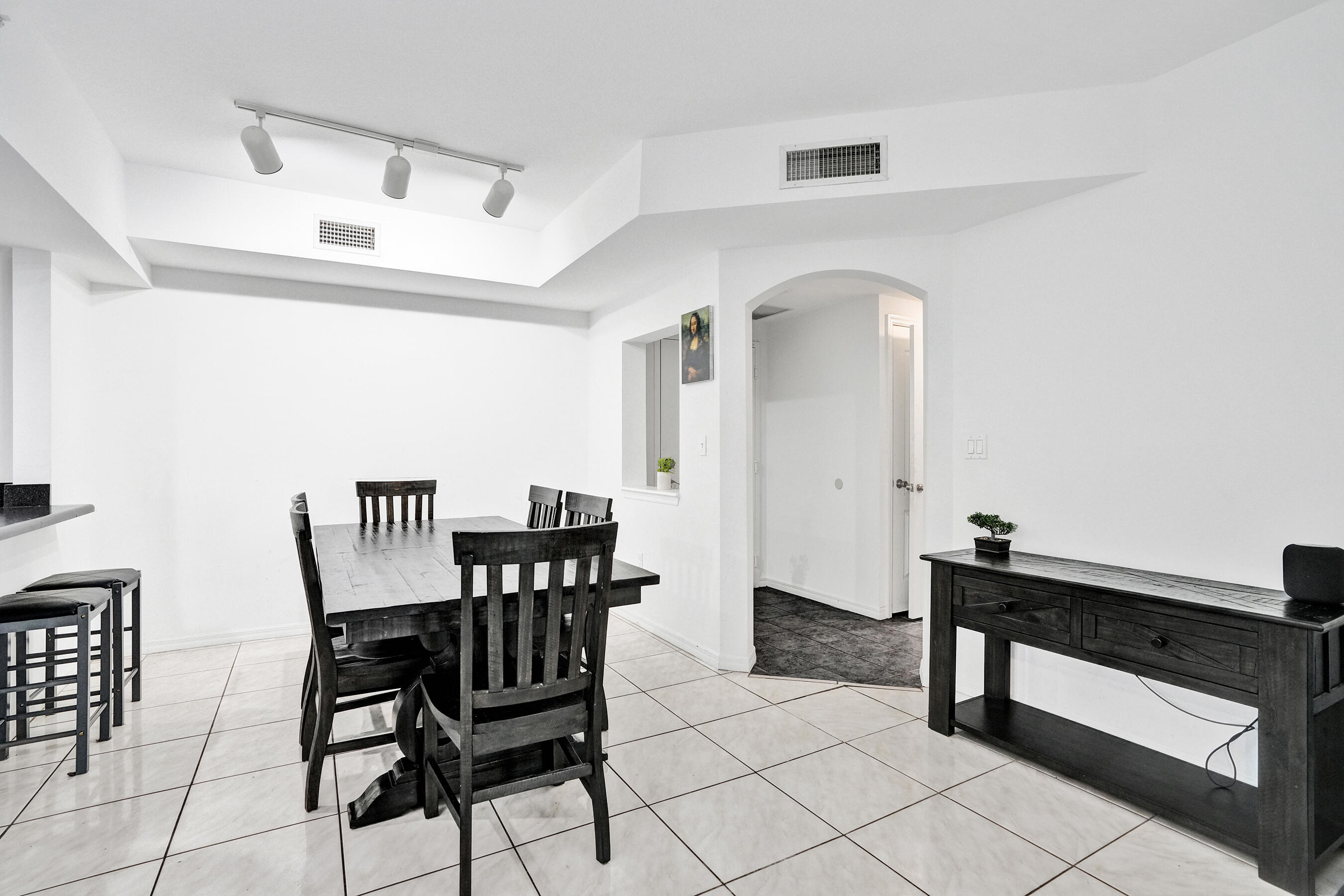 WAVERLY AT LAS OLAS CONDO - Residential Lease