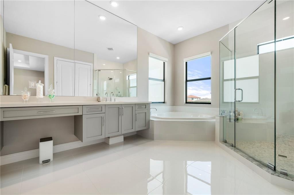 Parkland Bay 183-49 B - Residential