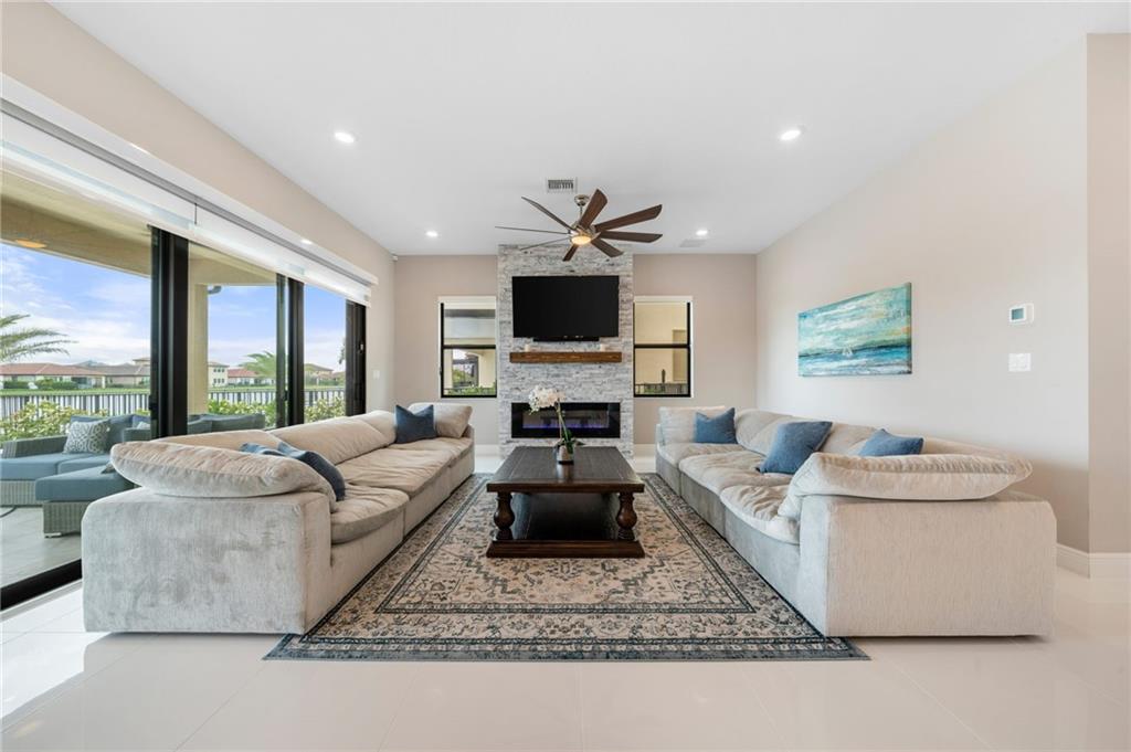 Parkland Bay 183-49 B - Residential