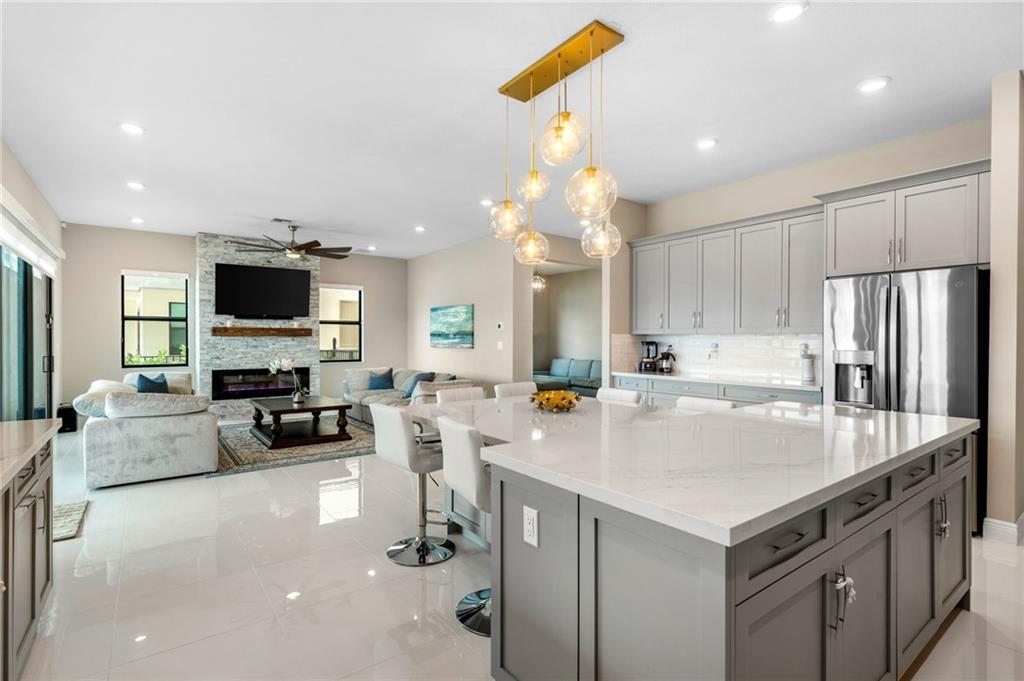 Parkland Bay 183-49 B - Residential