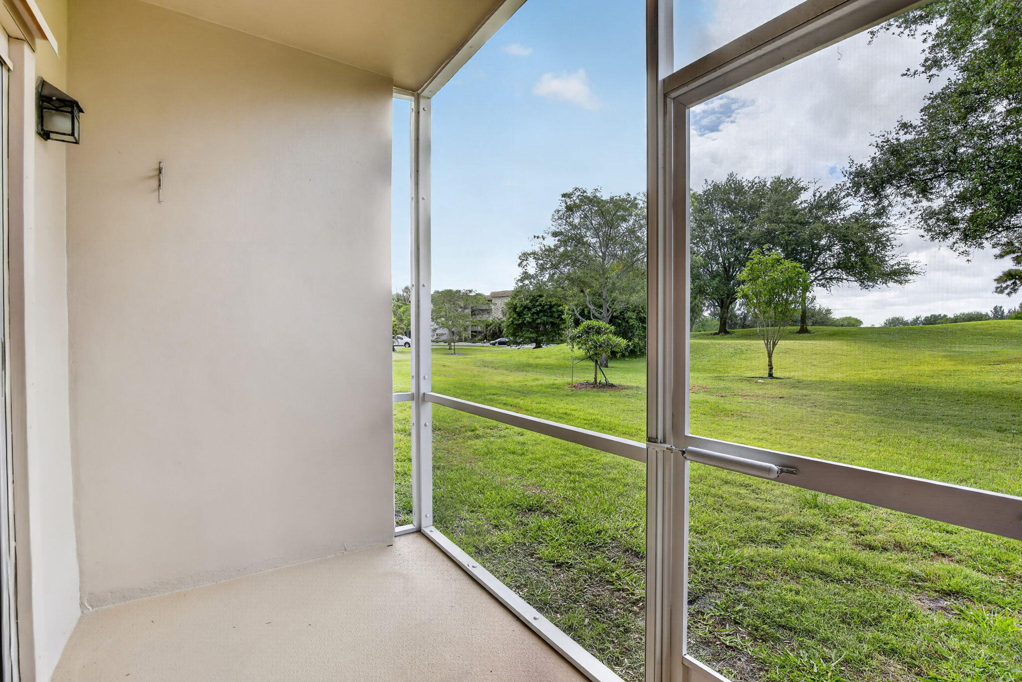 ARROWHEAD CONDO NO IV - Residential