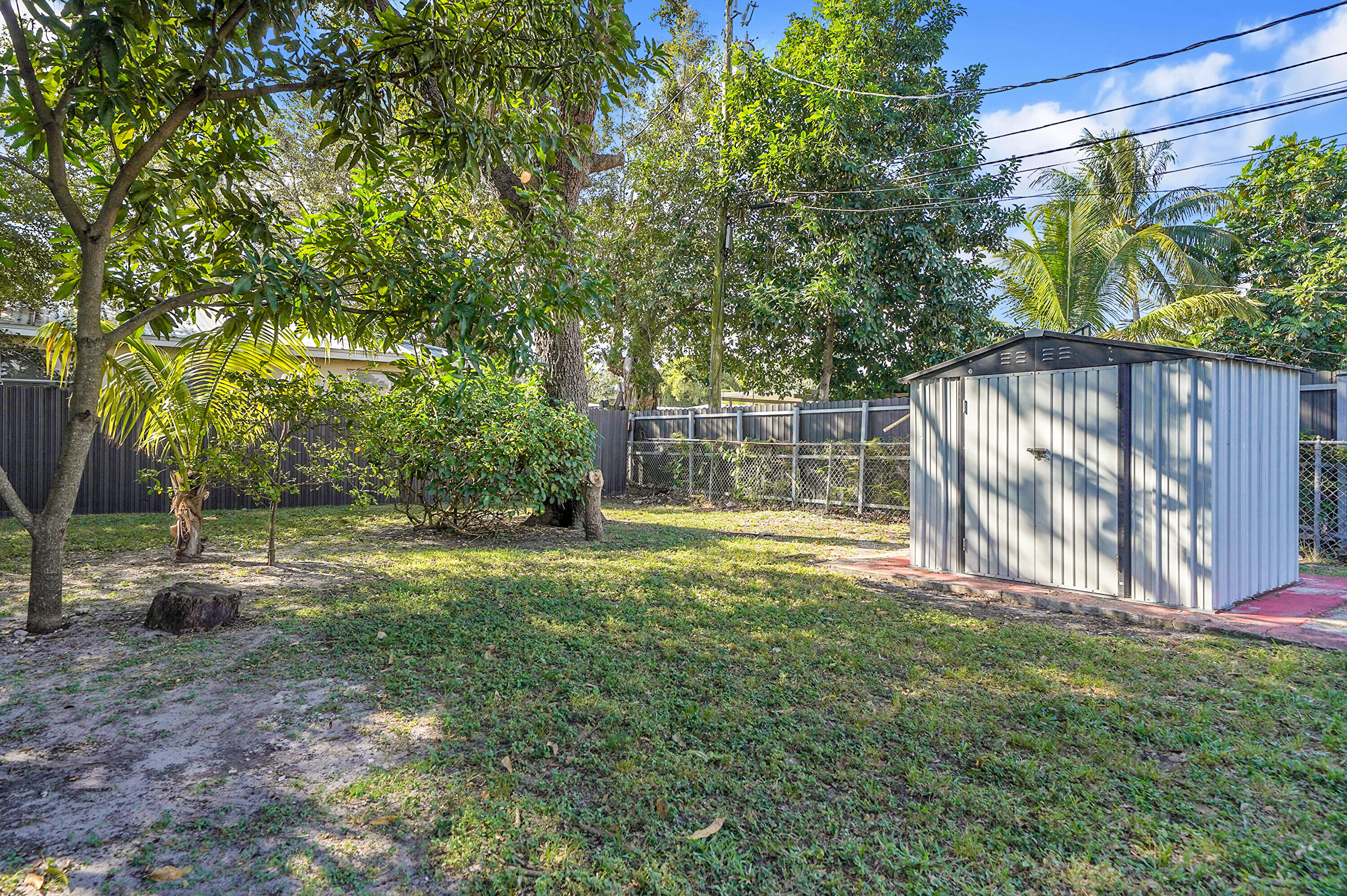 ARCH CREEKS ESTATES - Residential Lease