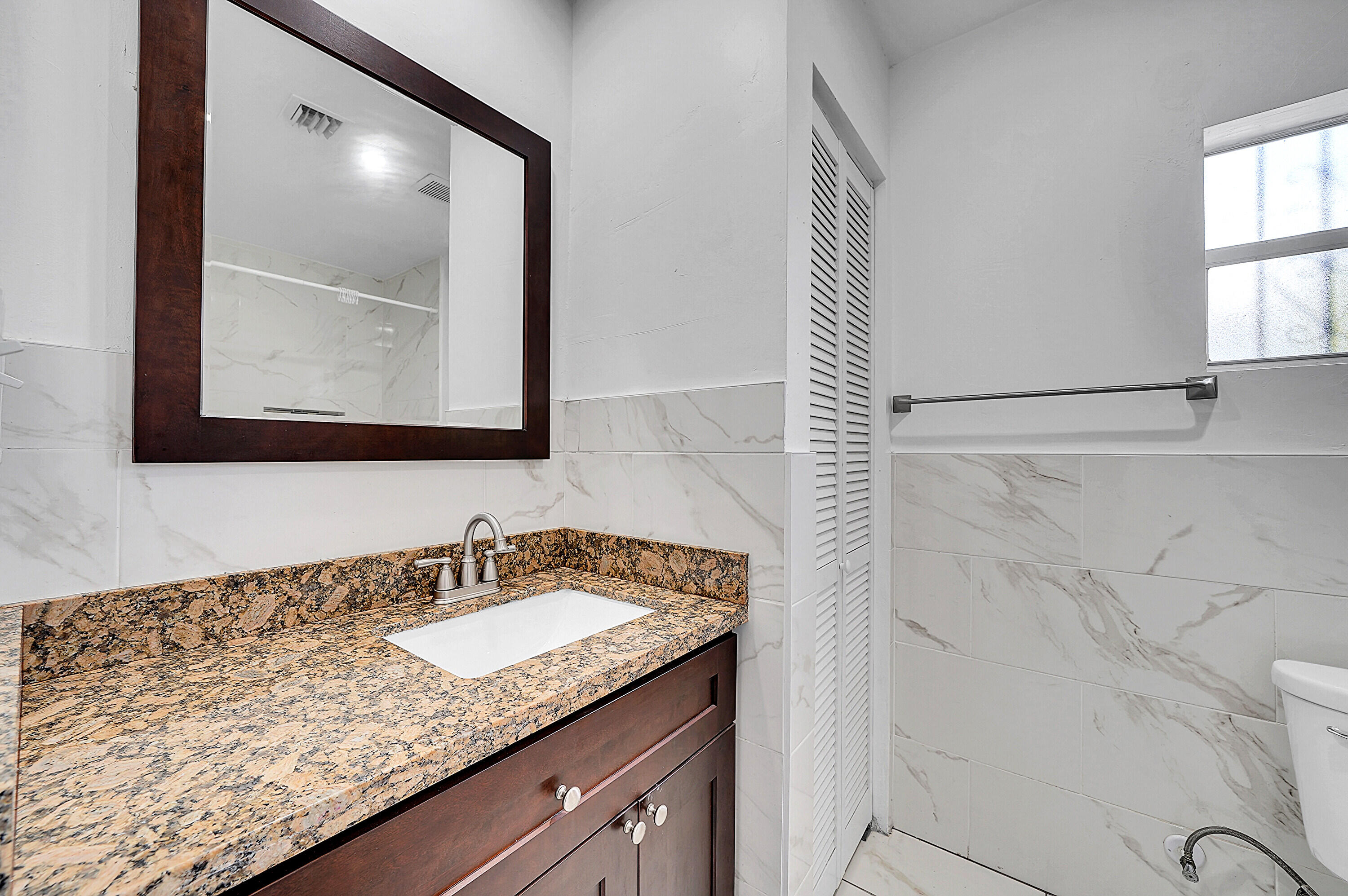 ARCH CREEKS ESTATES - Residential Lease