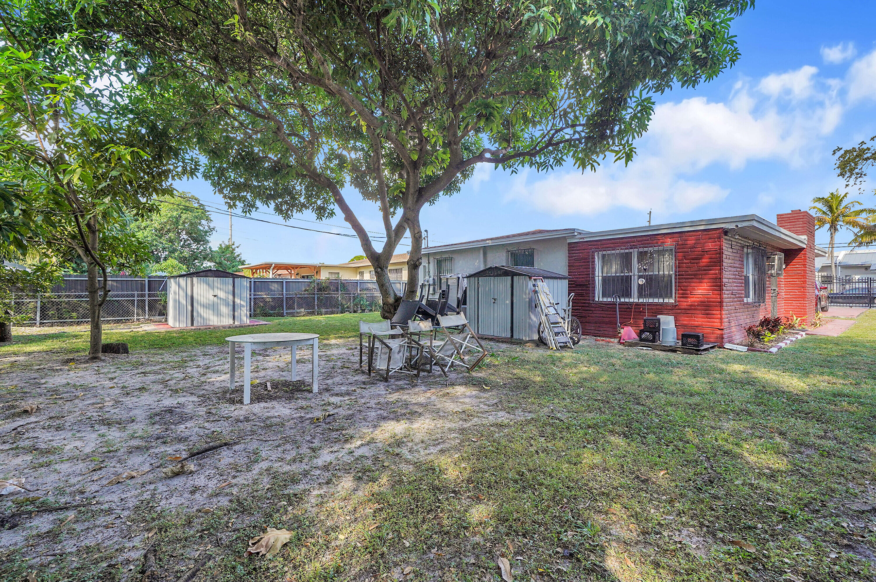 ARCH CREEKS ESTATES - Residential Lease
