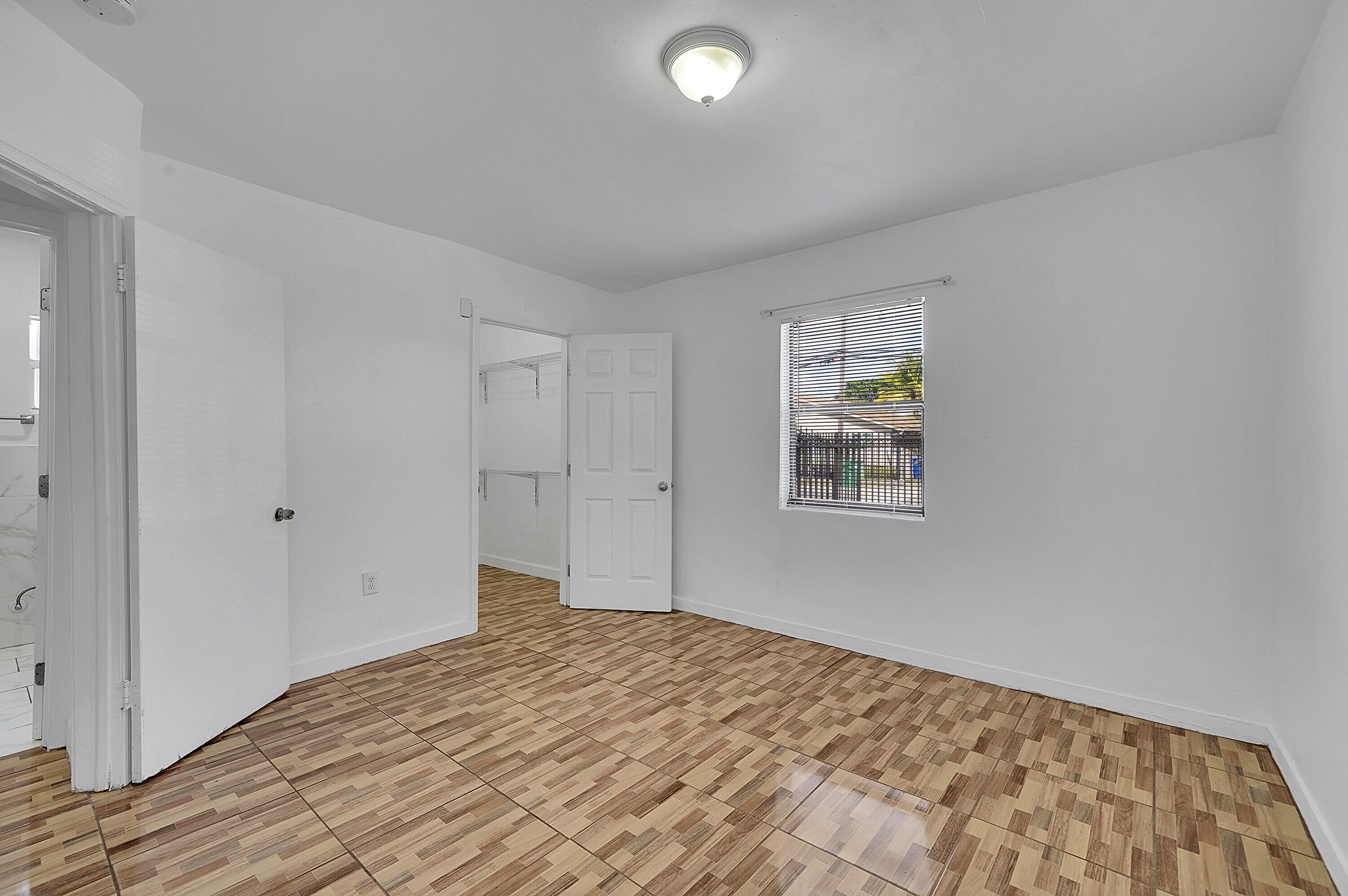 ARCH CREEKS ESTATES - Residential Lease