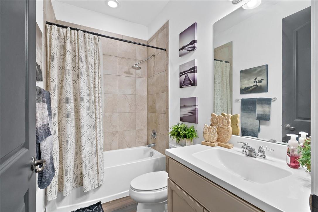 Coral Lago 182-31 B - Residential