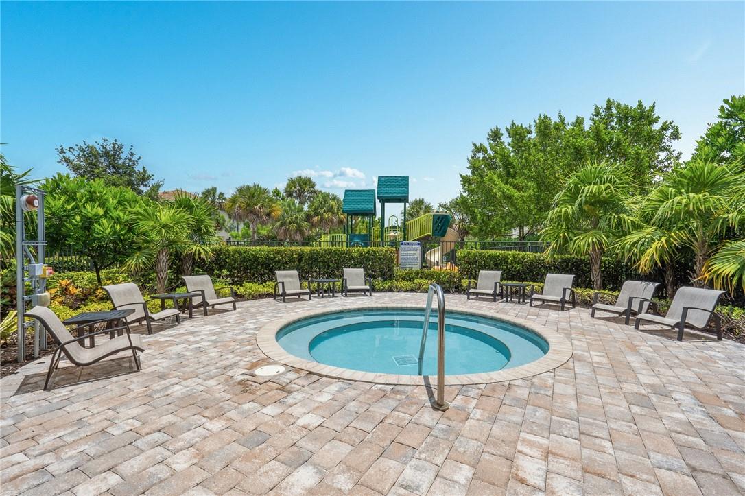 Coral Lago 182-31 B - Residential