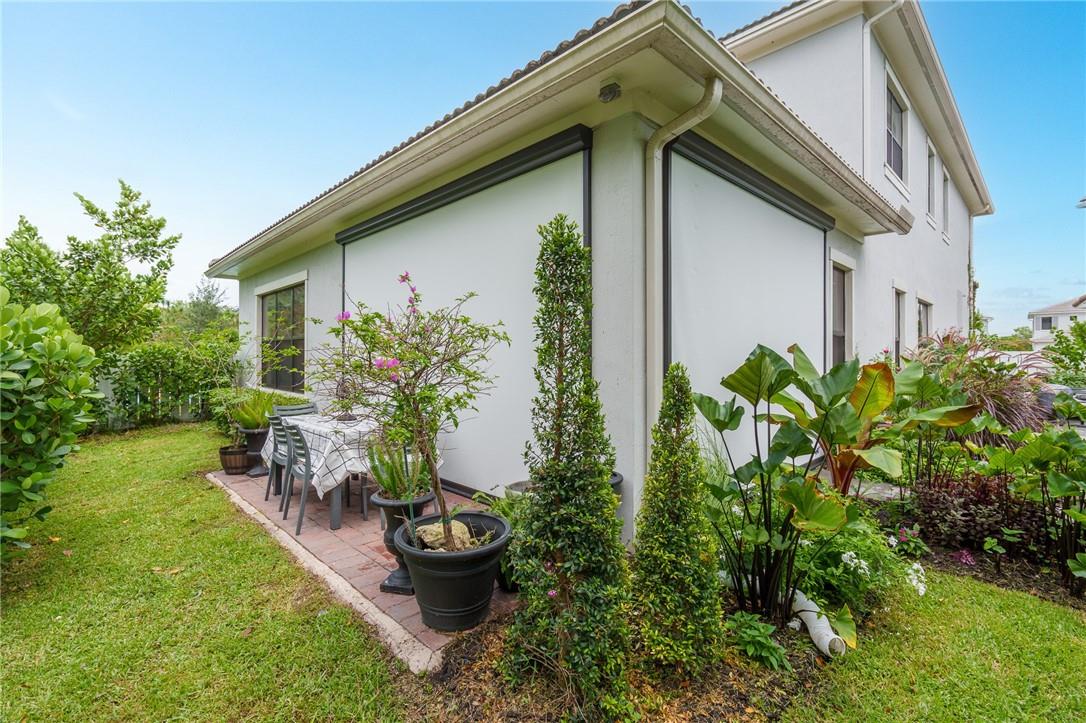 Coral Lago 182-31 B - Residential