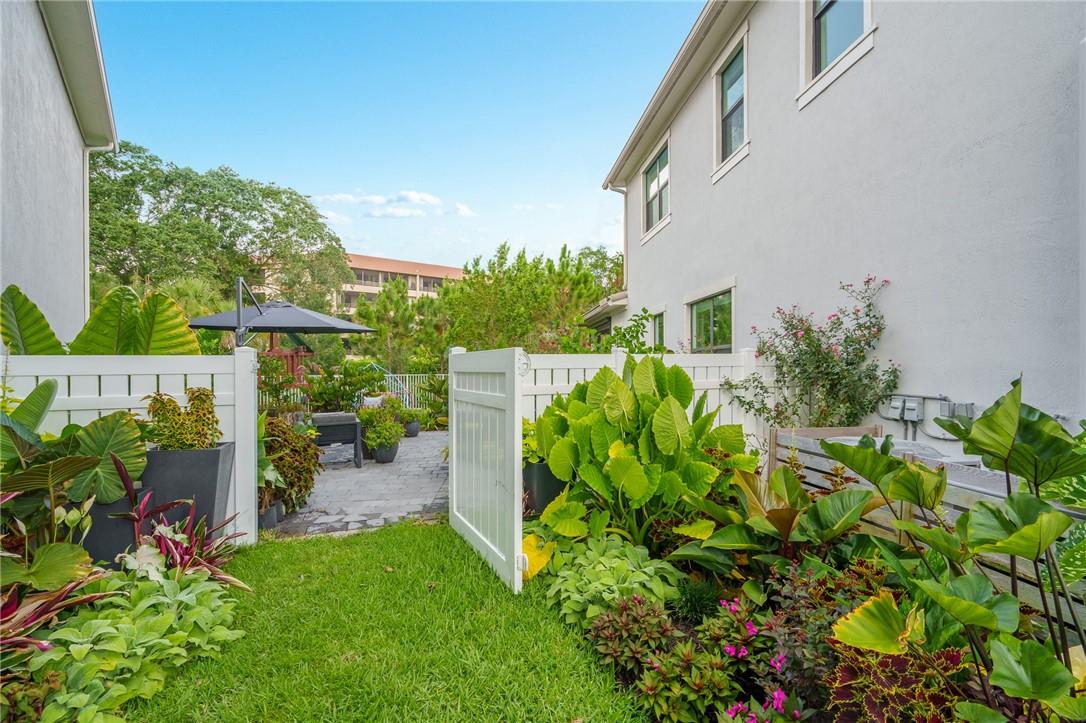 Coral Lago 182-31 B - Residential