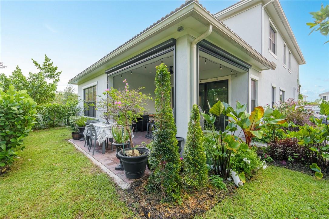 Coral Lago 182-31 B - Residential