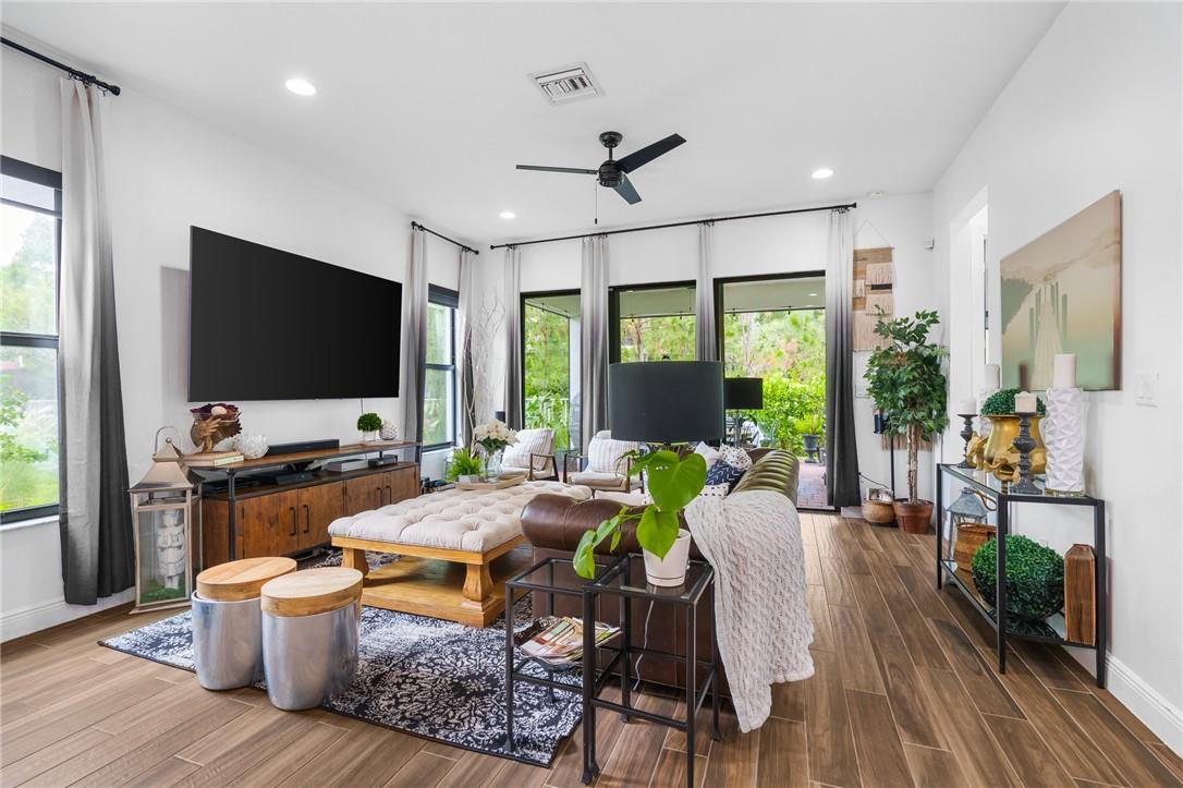 Coral Lago 182-31 B - Residential