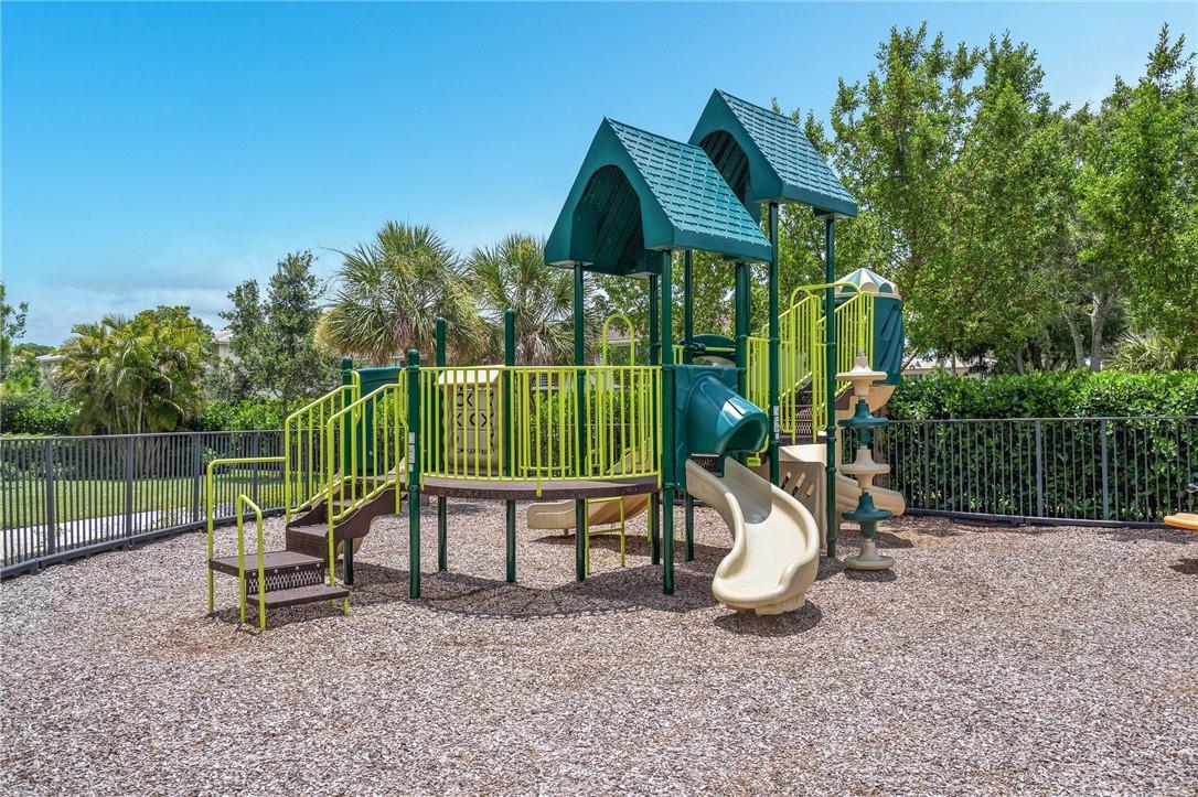 Coral Lago 182-31 B - Residential