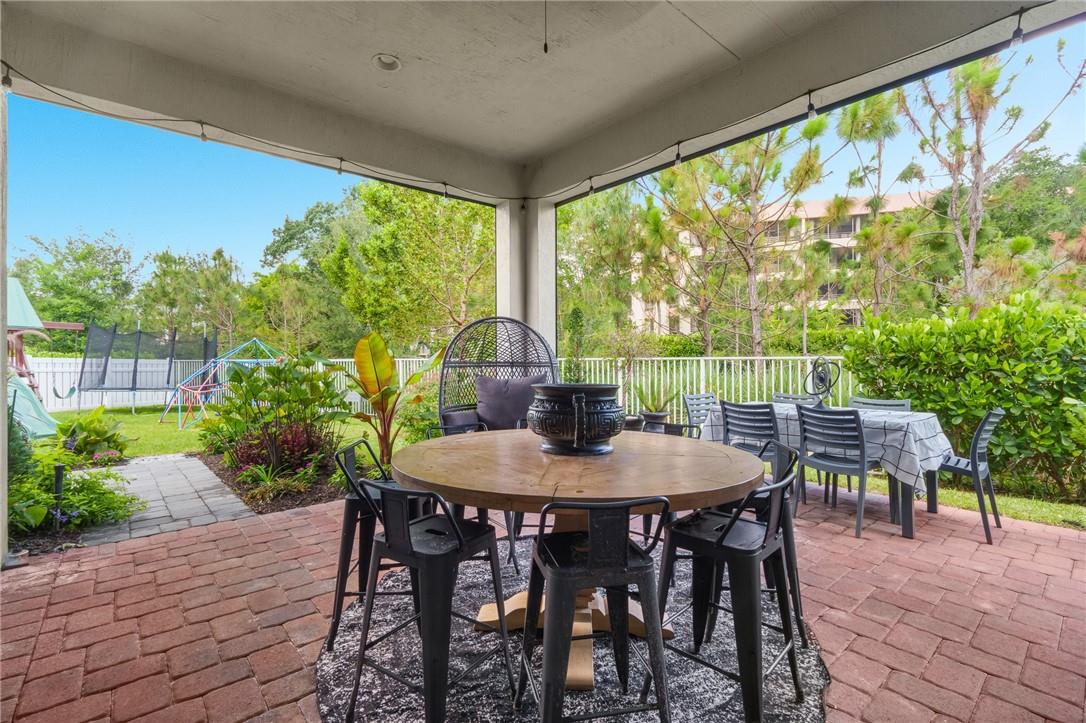 Coral Lago 182-31 B - Residential