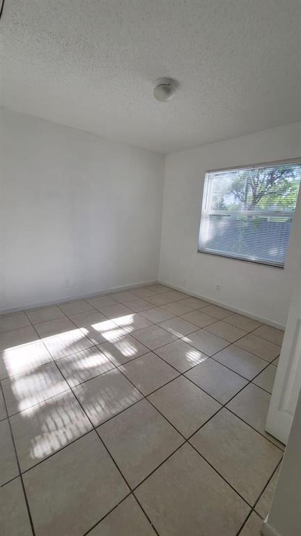HOLLYWOOD LITTLE RANCHES - Residential Lease