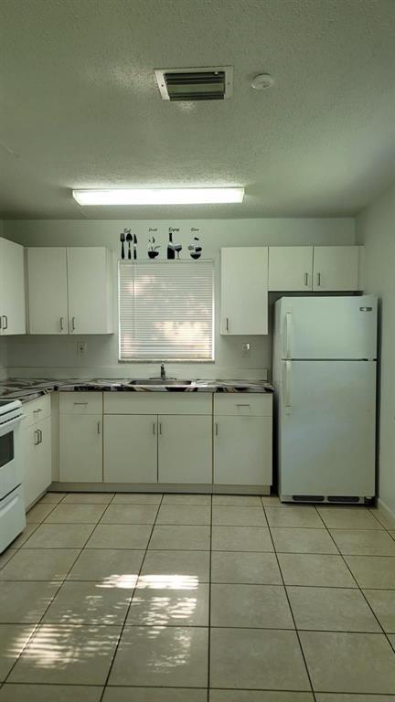 HOLLYWOOD LITTLE RANCHES - Residential Lease