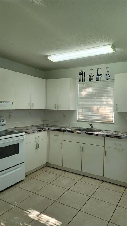 HOLLYWOOD LITTLE RANCHES - Residential Lease