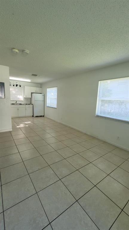 HOLLYWOOD LITTLE RANCHES - Residential Lease