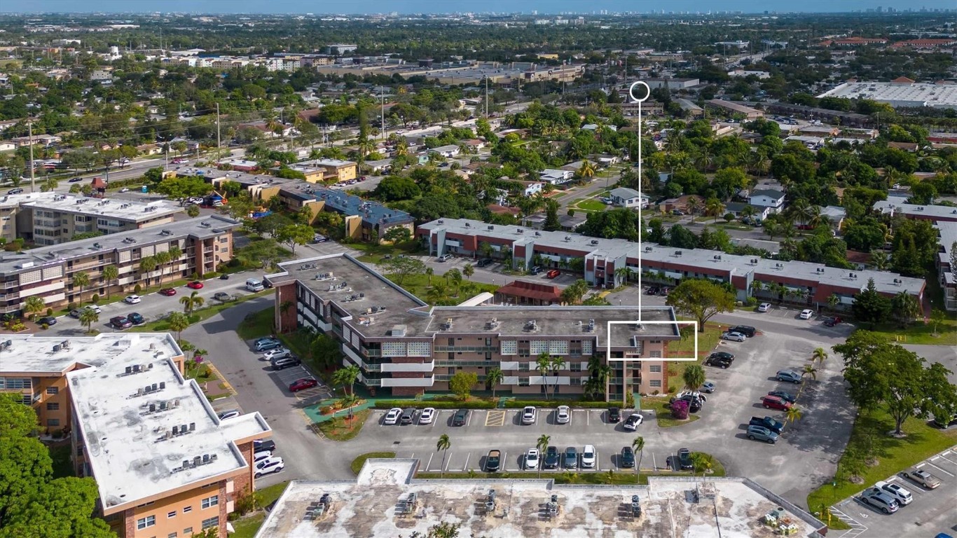 LAUDERDALE OAKS - Residential