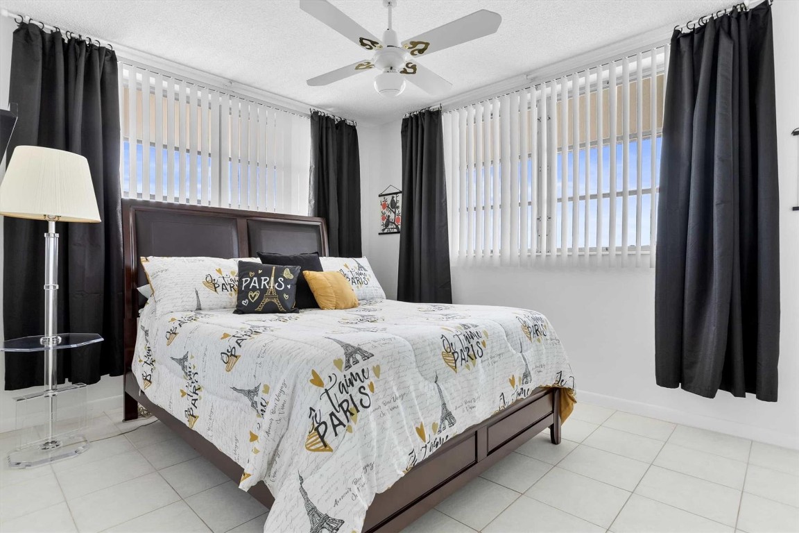 LAUDERDALE OAKS - Residential