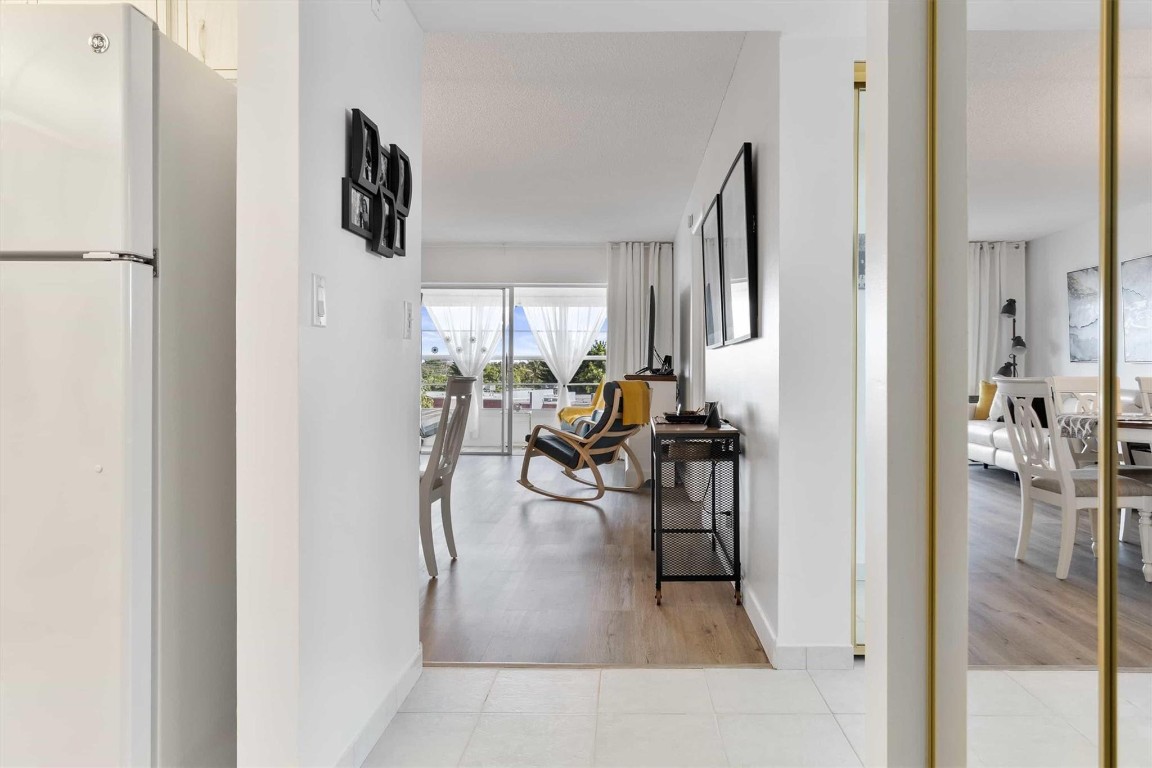 LAUDERDALE OAKS - Residential