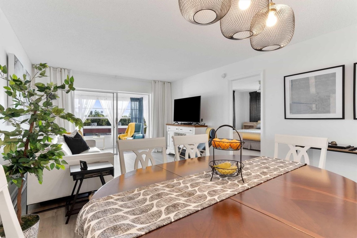 LAUDERDALE OAKS - Residential