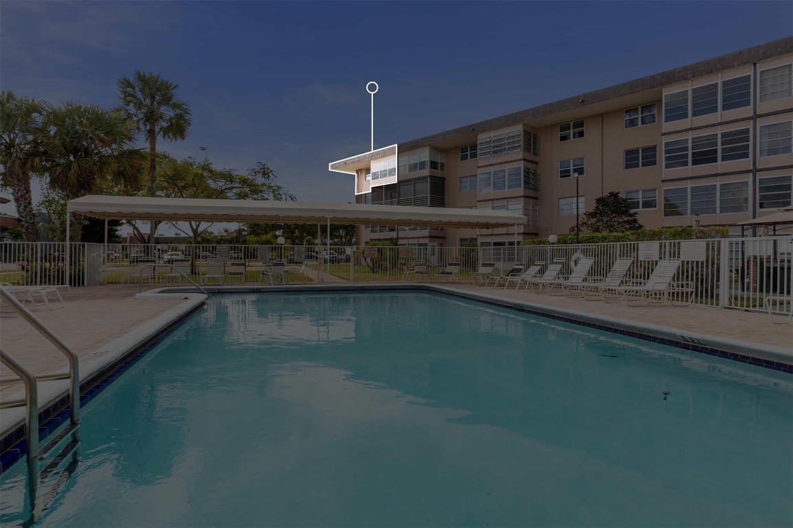 LAUDERDALE OAKS - Residential