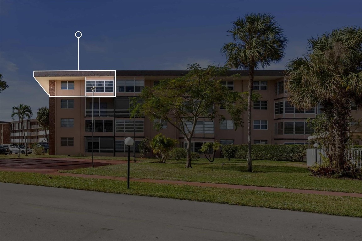 LAUDERDALE OAKS - Residential