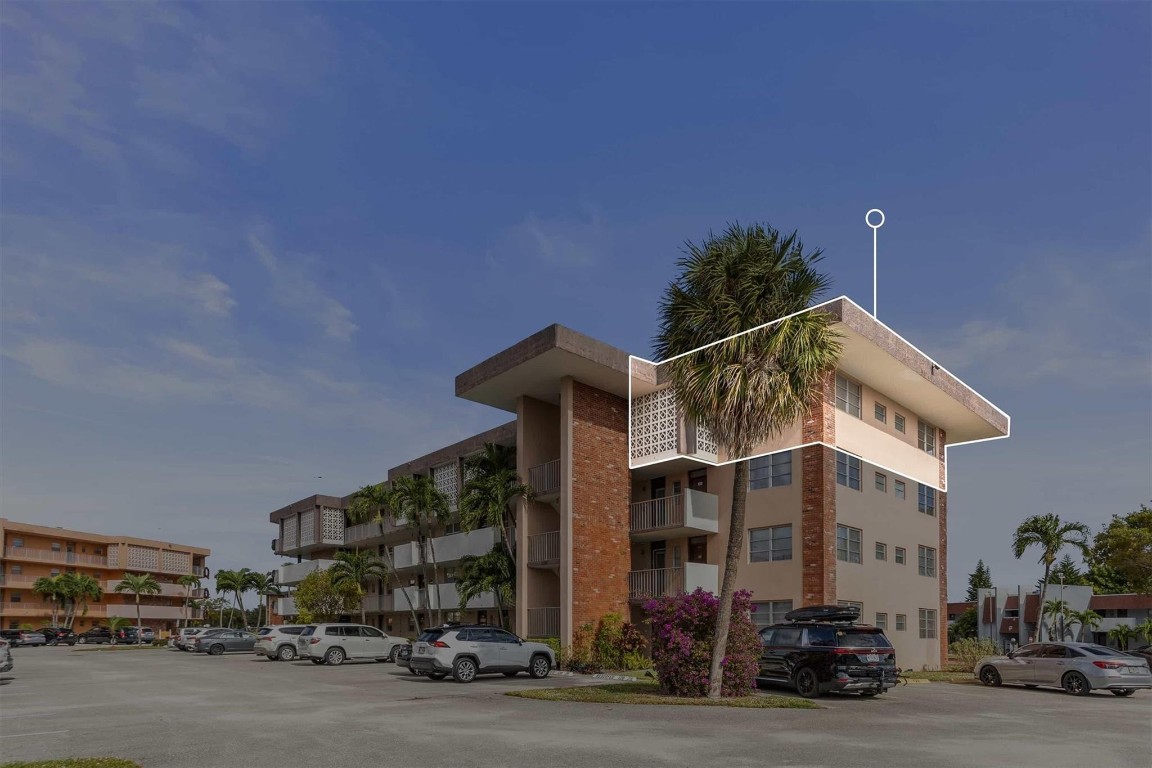 LAUDERDALE OAKS - Residential