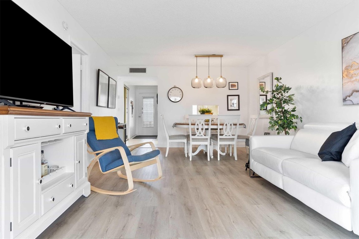 LAUDERDALE OAKS - Residential