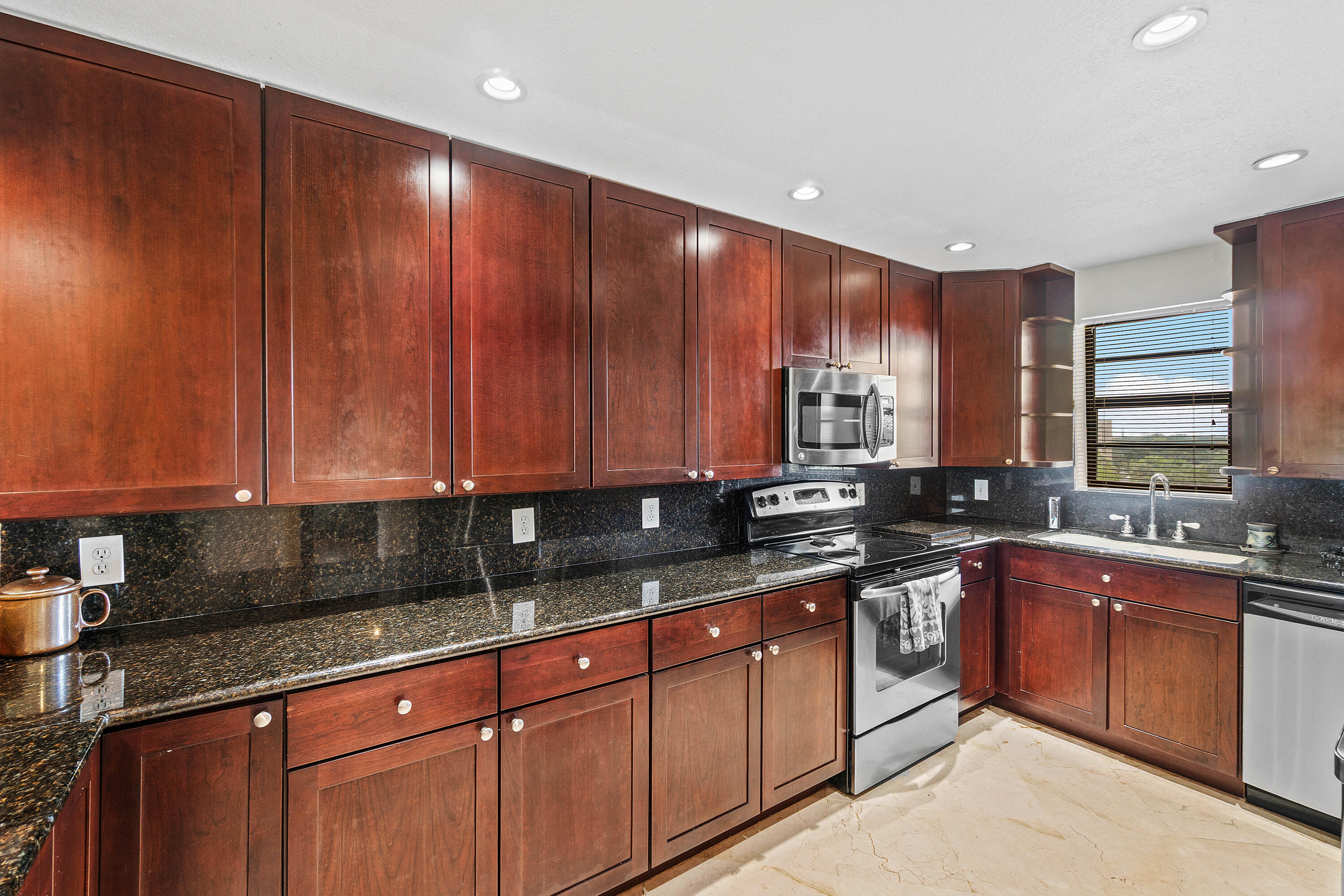 DEER CREEK COUNTRY CLUB - Residential Lease
