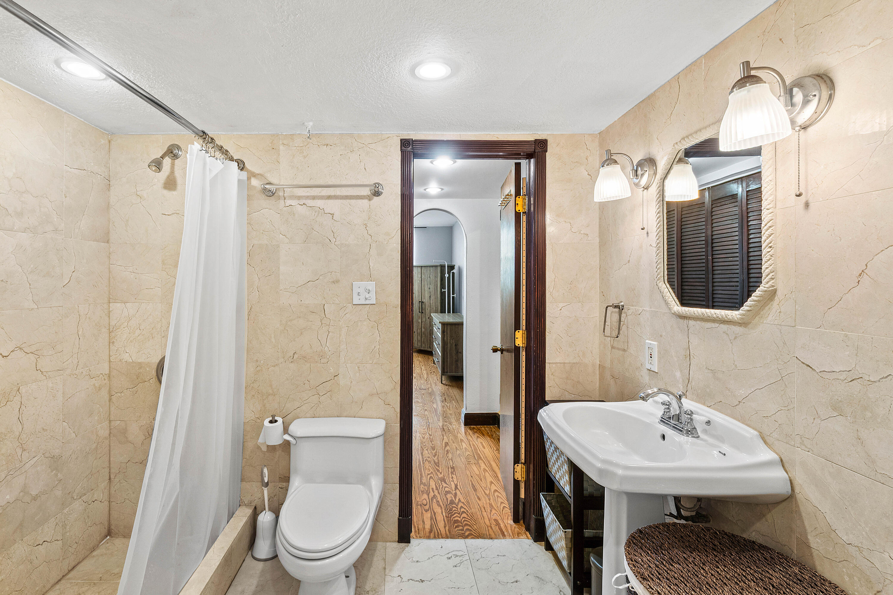 DEER CREEK COUNTRY CLUB - Residential Lease